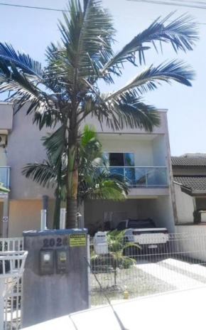 Sobrado 200m da praia